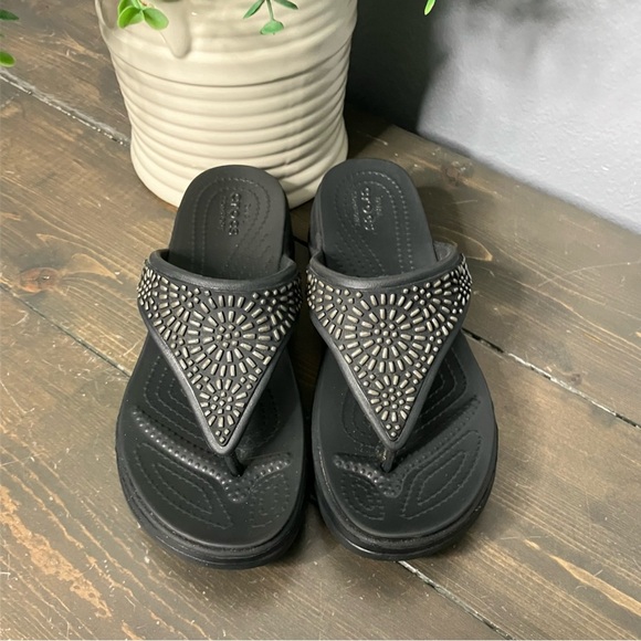 Crocs Sandals Size 6 Black Embellished Diamante Casual - Picture 2 of 12